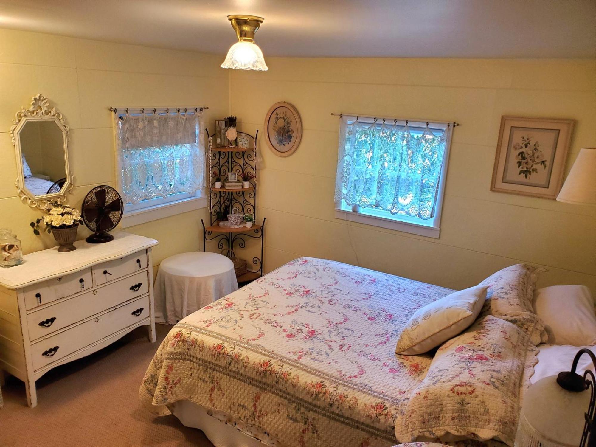 Bay Cottage Getaway Port Townsend Room photo