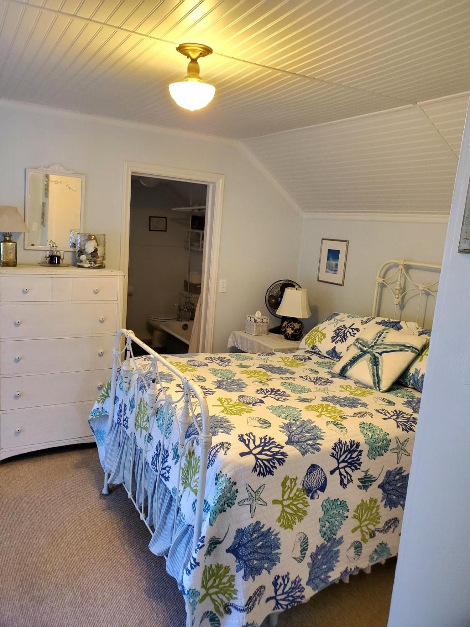 Bay Cottage Getaway Port Townsend Room photo